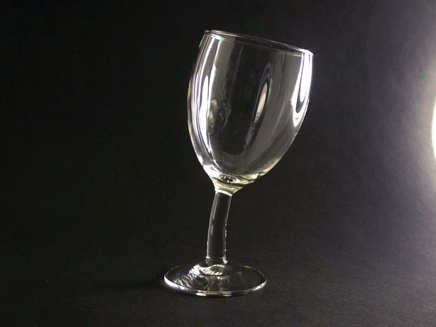 Verre tordue vin blanc